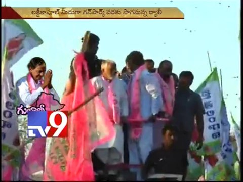 KCR welcomed into Telangana state by TRS workers