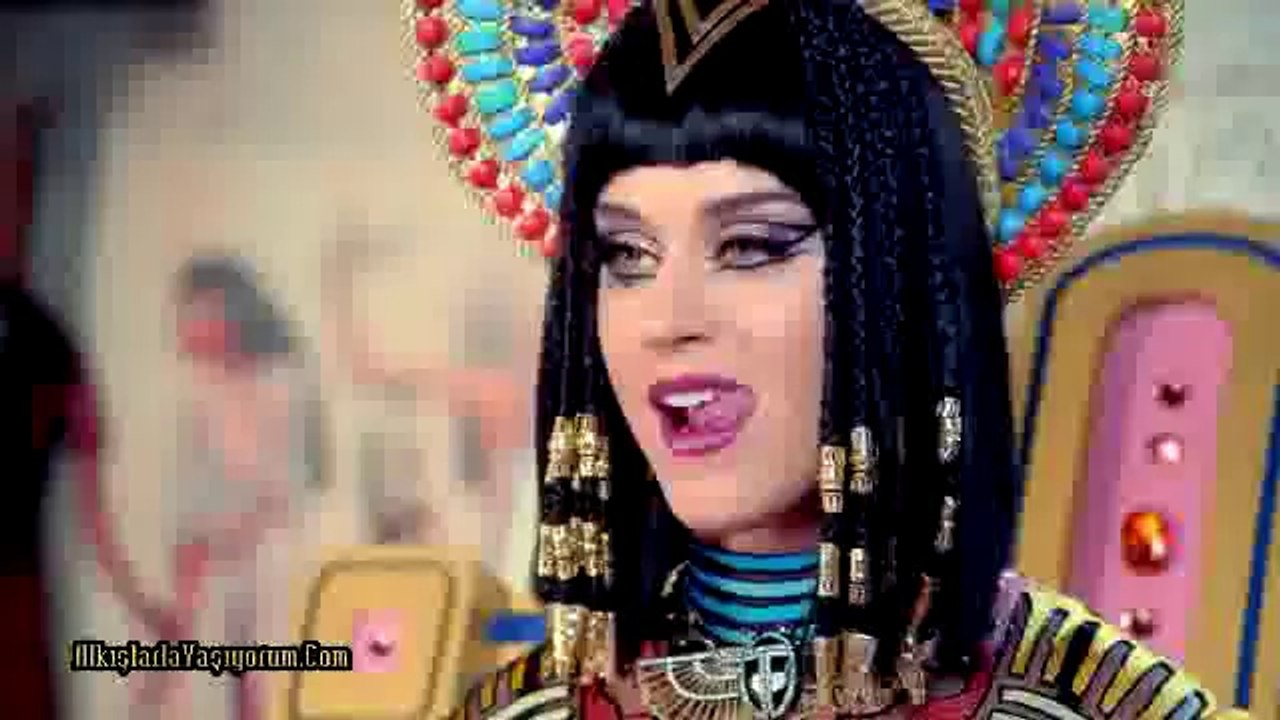 Katty Perry Klibinde Allah Yazan Kolyeli Adamın Yok Edilmesi