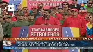 Leopoldo López se entrega à Guarda Nacional venezuelana em praça de Caracas