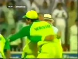 Abdul Razzaq -Match Winning Bowling- Pakistan Need 5 wickets 15 Runs Required! - YouTube
