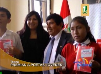 Las autoridades regionales de cultura premian a ganadores del primer concurso “Poeta Joven”.