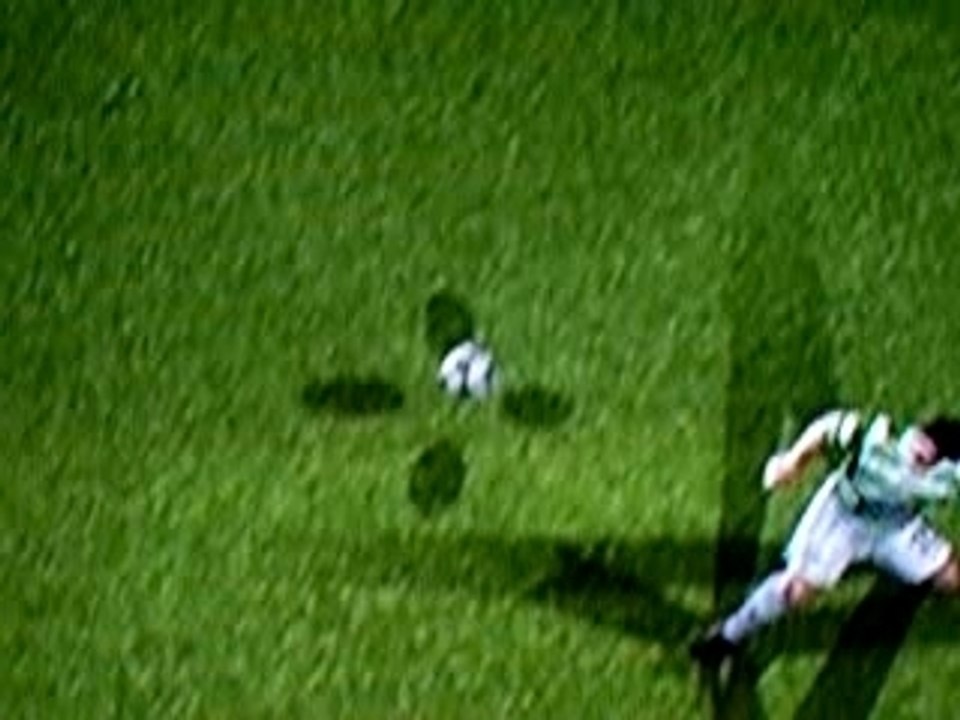 Tevez sert Adriano (PES 5)