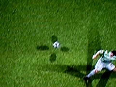 Tevez sert Adriano (PES 5)