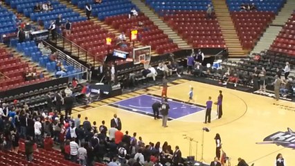 Dwight Howard contre un enfant