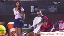 A maravilhosa rapariga assistente de Rafael Nadal numa partida de ténis