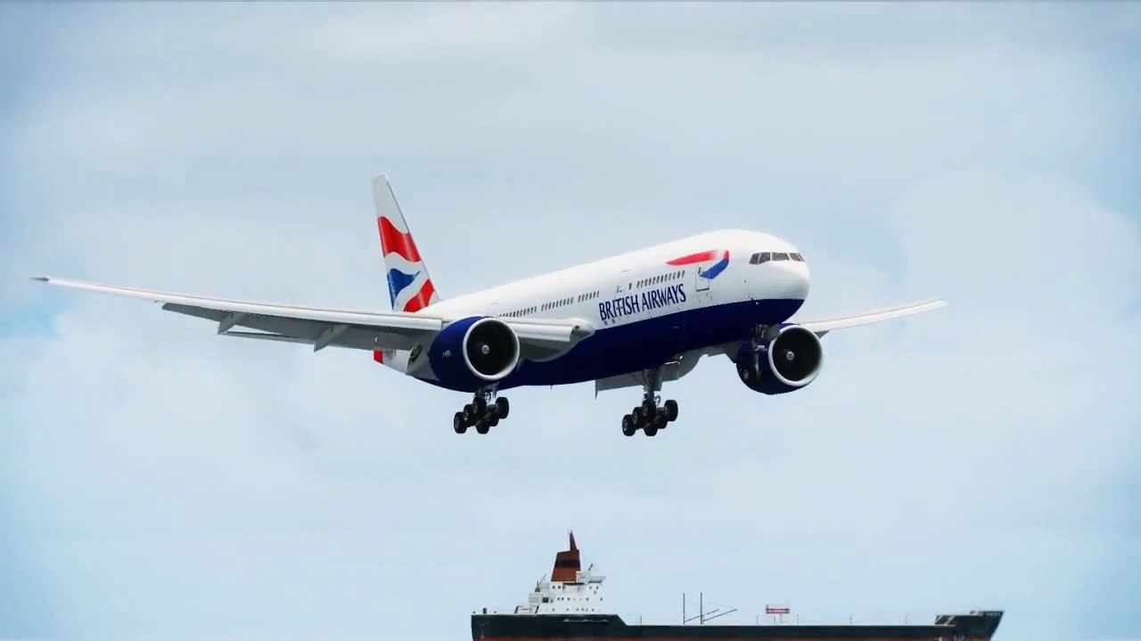 FSX British Boeing 777 Landing @ Gibraltar ( HD )