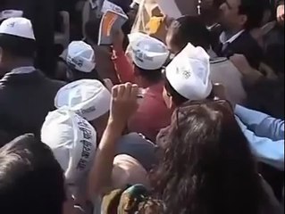 Delhi CM Arvind Kejriwal Janta Darbar kaushambi invites aam aadmi in Ramlila Maidan