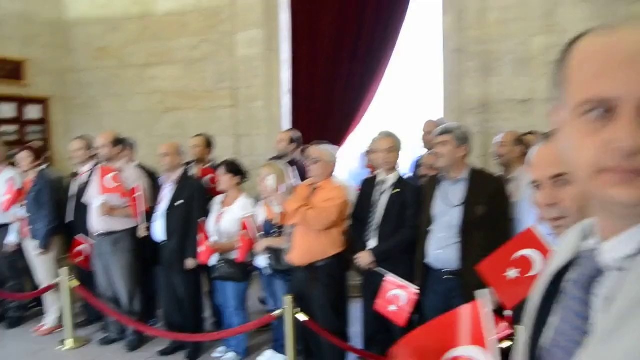 İZMİR BAKKALLAR VE BAYİLER ODASI ANITKABİR ZİYARETİ