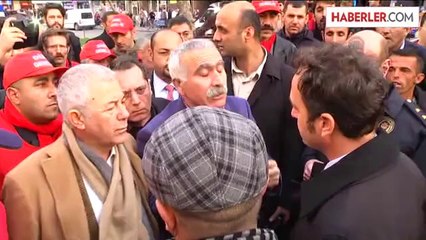 İzmir'de Sendikalar Hükümeti Protesto Etti
