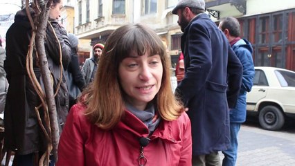 Ein Lächeln von der Mauer verzaubert Passanten in Istanbul