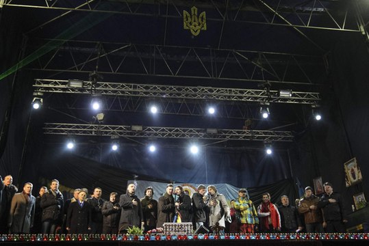 Ukraine : un à un, les ministres pressentis sont adoubés par la foule