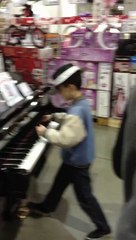Boy Performs Shocking Impromptu Piano Recital At Costco
