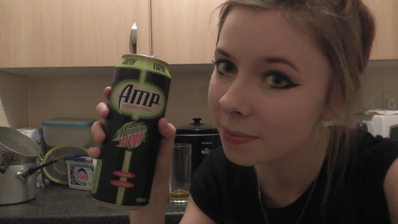 NEW AMP Mountain Dew Energy Drink Review | BUBBLEGUM?!