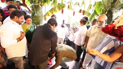 Pawan kalyan & Chiranjeevi at  Varun Tejs Debut Movie Opening - Movies Media
