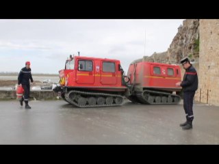 A bord du véhicule amphibie avec les pompiers du Mont-Saint-Michel