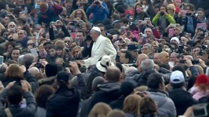 Pope makes toddler cry after kissing him