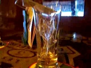 Cami casse son verre