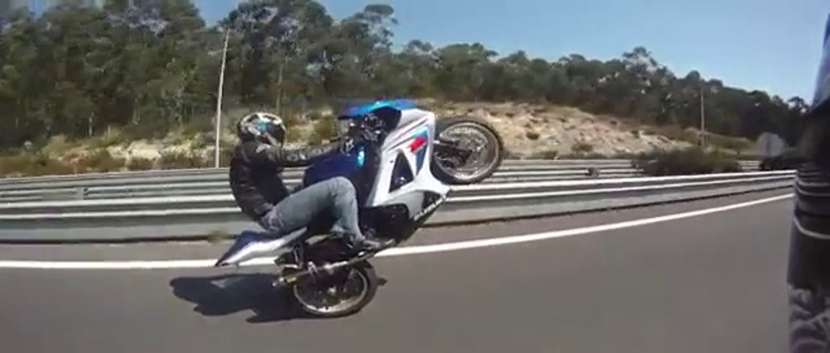 Long Wheelies GSXR 1000 k8 - GO PRO HD