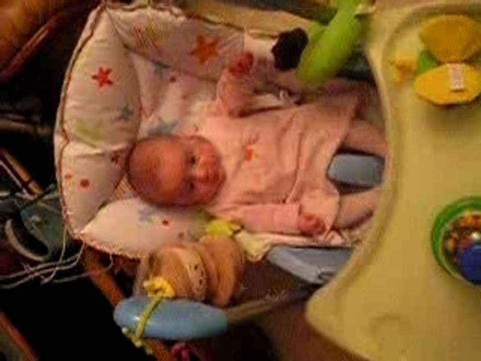 ilana dans sa chaise haute !