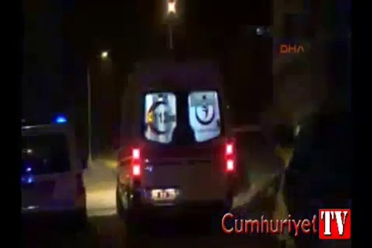 Beşinci kattan atladı, annesinin üzerine düştü