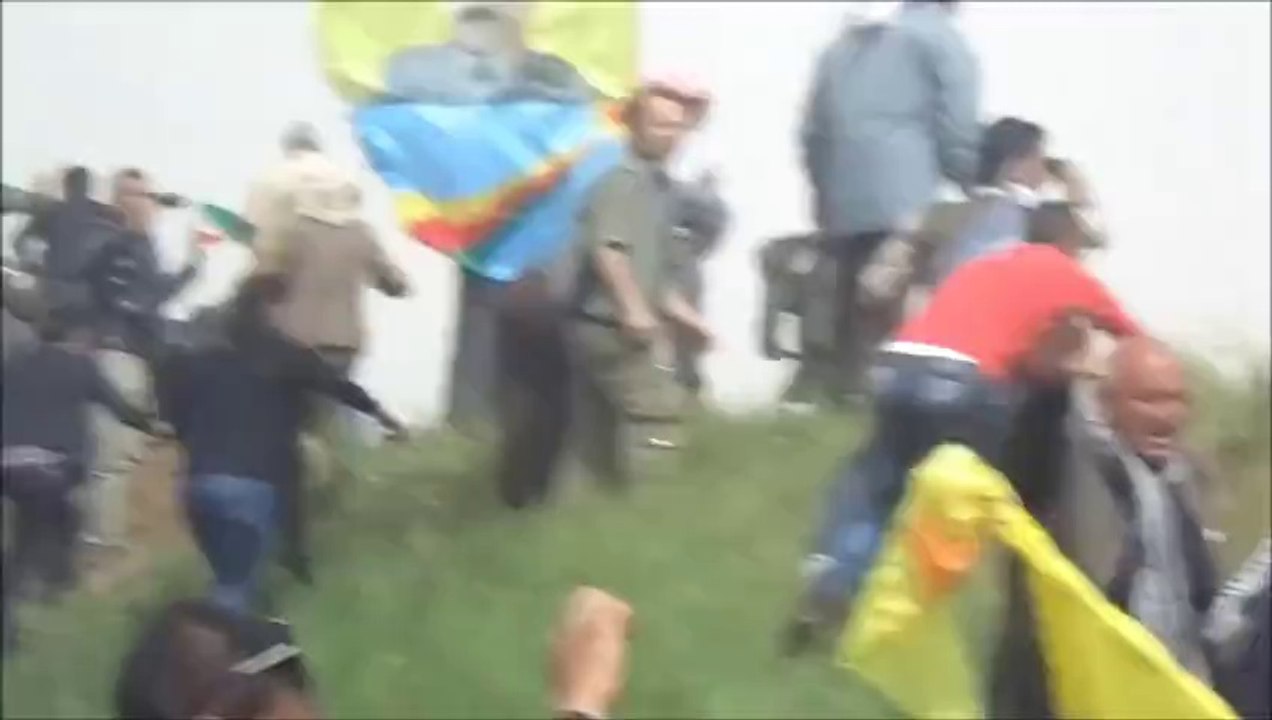 PESMERGENIN YASLI BIR ROJAVALIYA TOKAT ATTIGI AN