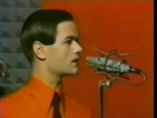 KRAFTWERK - THE ROBOTS