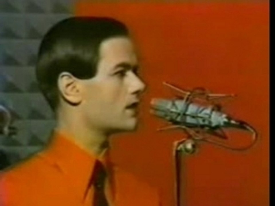 KRAFTWERK - THE ROBOTS