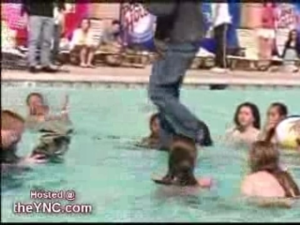 IMPRESSIONNANT! le mec il march sr l'eau