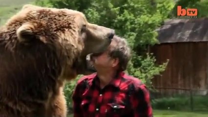 Dev Ayı ile sahibinin inanılmaz dostluğu