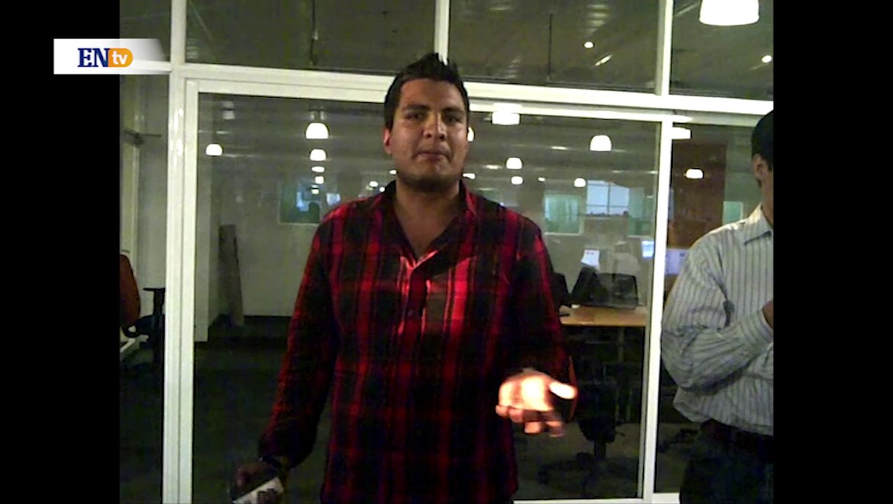 Periodistas colombianos hacen entrega de papel periódico a El Nacional