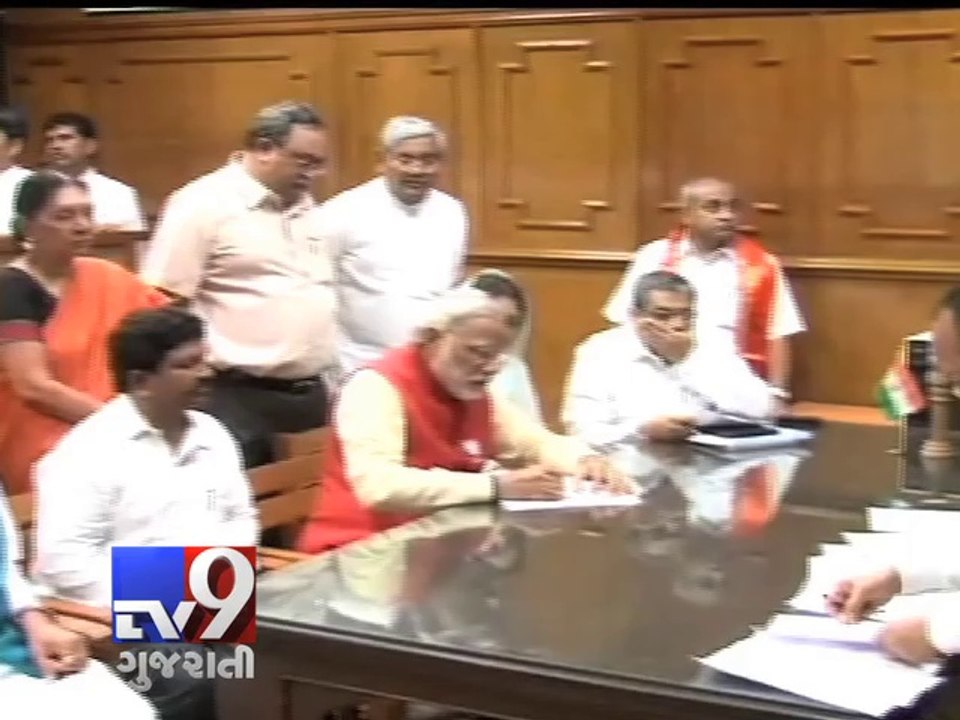 Rahul Gandhi slams Modi for restraining marital status - Tv9 Gujarati