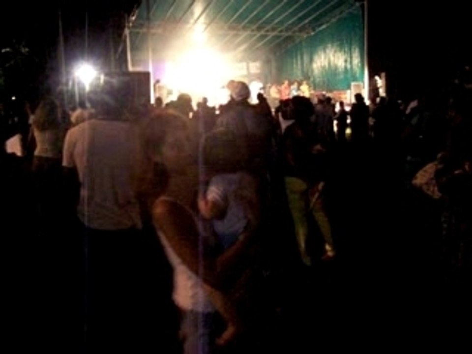 Tite danse sur du zouk de Noel!!