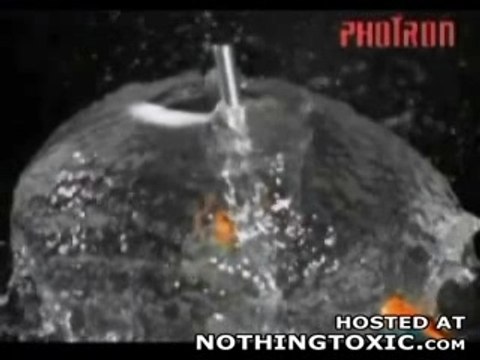 Ballon D'Eau Crevé Au Ralenti