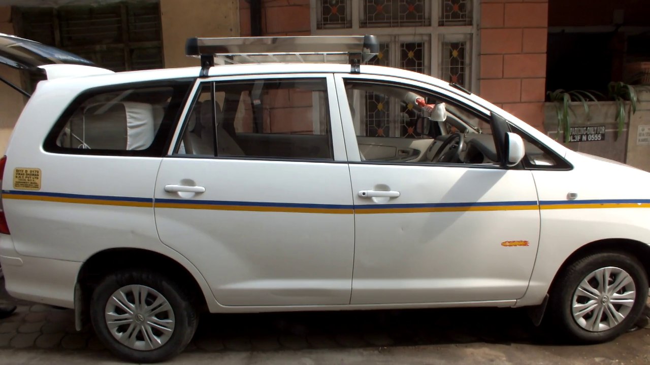 Book Innova car in Delhi for Tour Call 9811857779