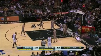 Le gros contre de Boris Diaw sur Cody Zeller