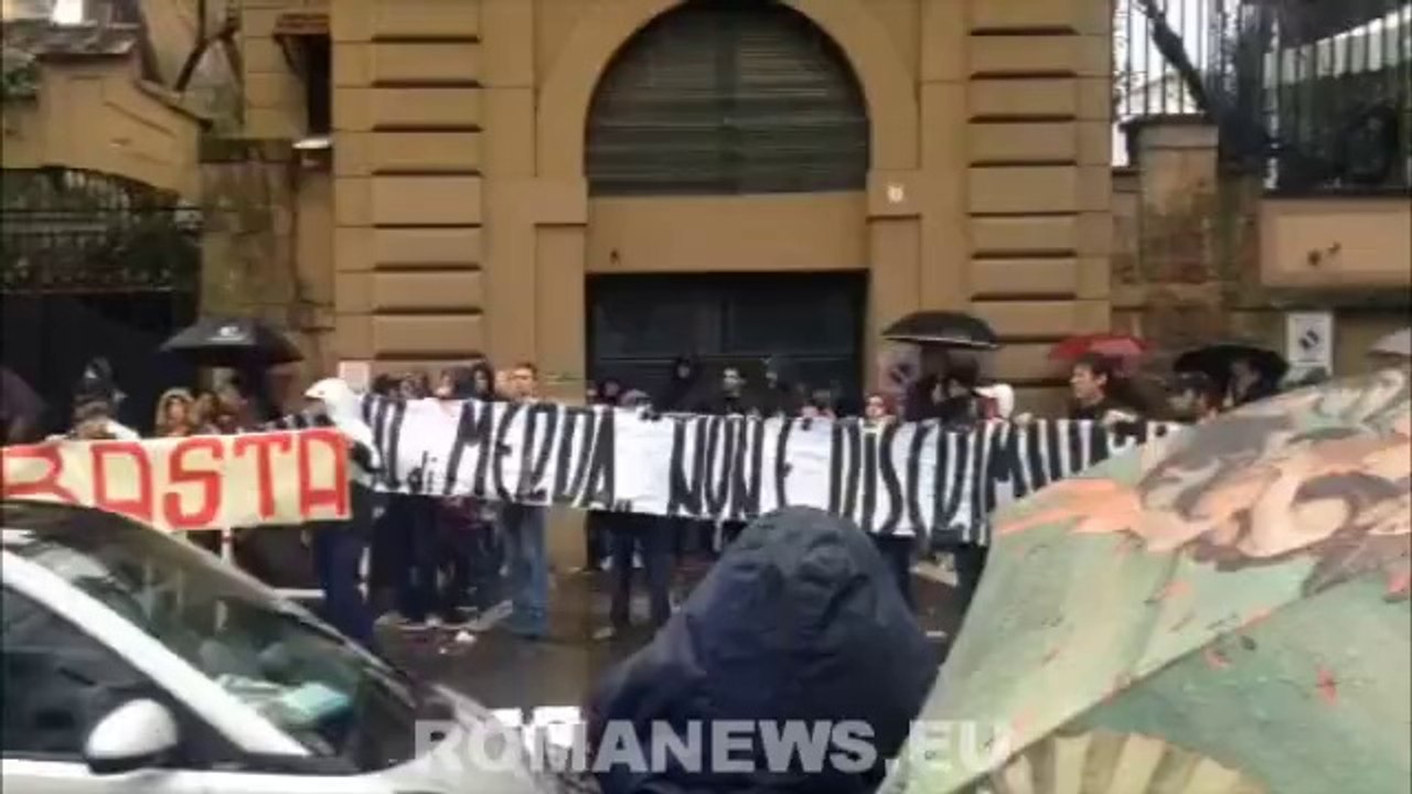 SIT-IN DI PROTESTA A VIA ALLEGRI CONTRO LA CLASSE ARBITRALE