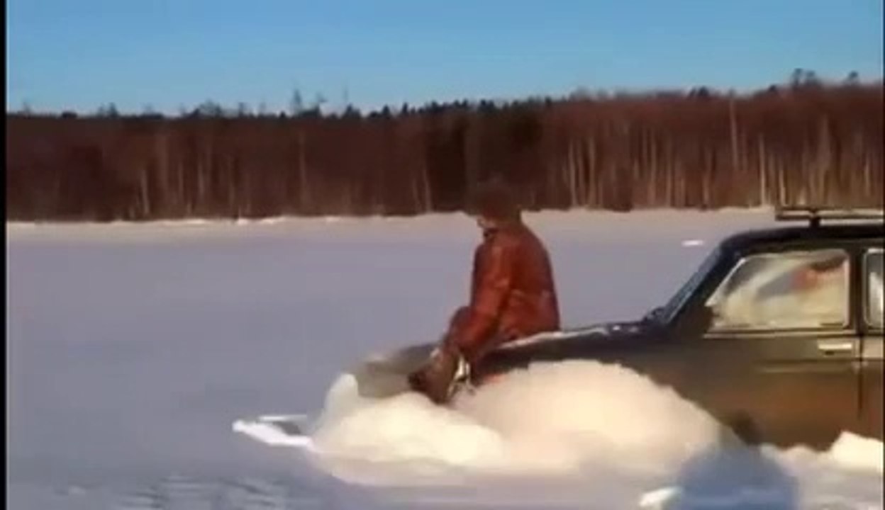 Un chasse-neige en mode RUSSE... Pas mal!