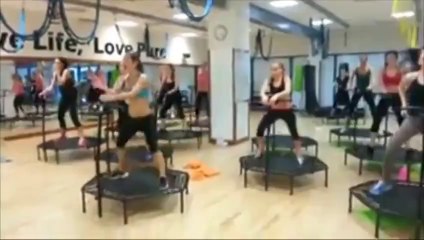 Nouveau style de fitness complètement dingue : Sauter comme un cheval