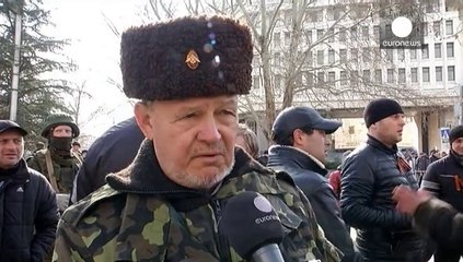 Sinferopoli: parlamento ancora accerchiato da uomini armati