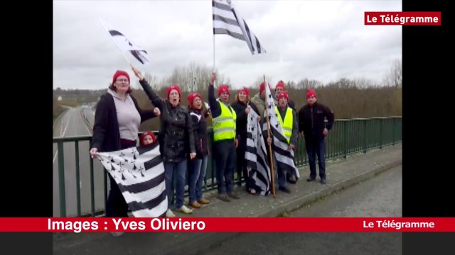 Loudeac. Des Bonnets rouges sur le pont