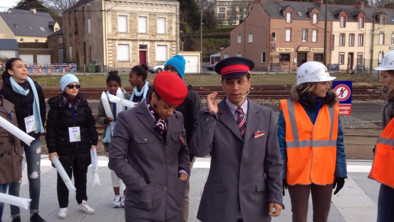 Flash mob à l'arrivée du tram-train à Châteaubriant