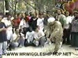 Break dancing - mr wiggles killin it