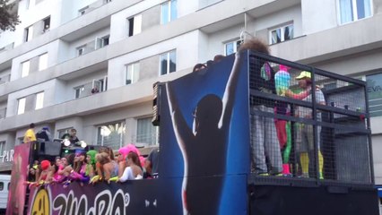 EL LA CARROZA DE ZUMBA
