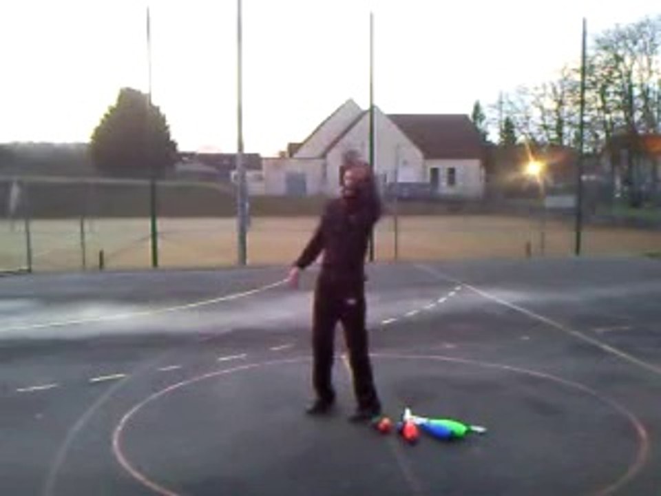 ENTRAINEMENT AU JONGLAGE A SALIN (77)