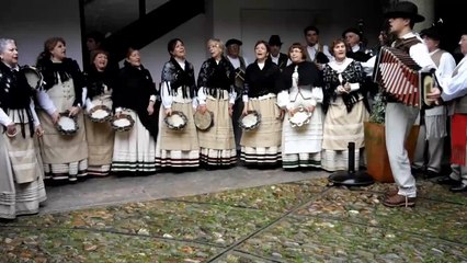 As Pandereteiras en la fiesta del vino nuevo