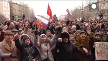 Manifestaciones en Donetsk que reflejan la división que vive Ucrania