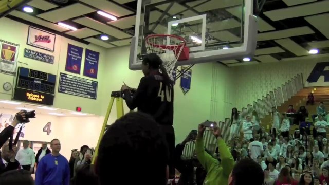 W.T. Woodson boys and Stonewall Jackson girls win 6A North Region Finals