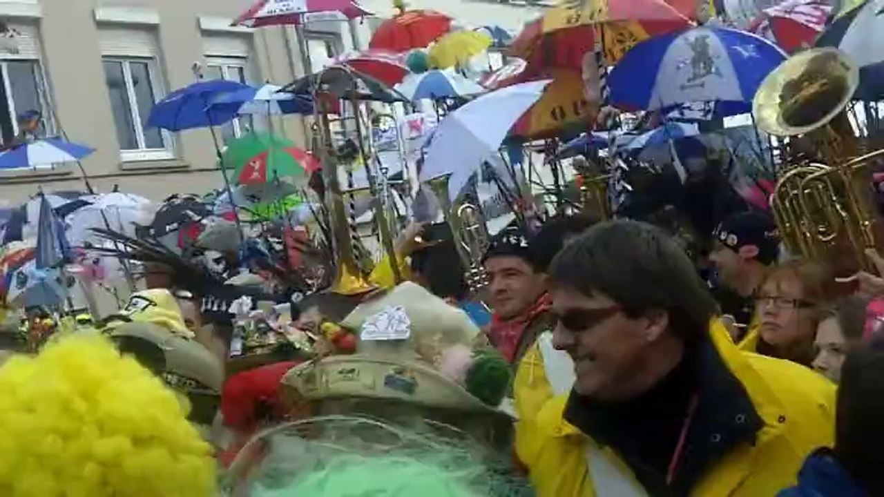Le coup d'envoi du carnaval de Dunkerque en présence du maire, Michel Delebarre.