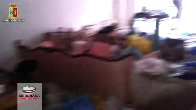 Napoli, 8 anni segregata tra i rifiuti a Via Caldieri, liberata 36enne da Polizia. Arrestata la madre