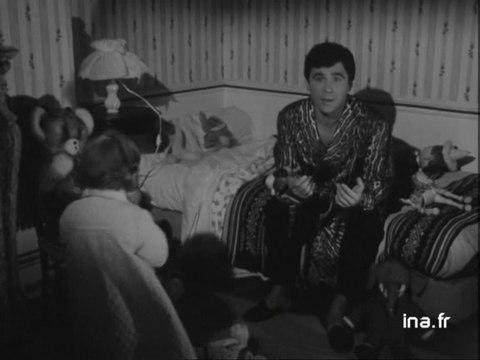 Claude Nougaro et sa fille Cécile en 1964 - Archive INA